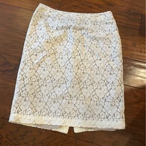 Apt. 9 size 2 white lace lined pencil skirt